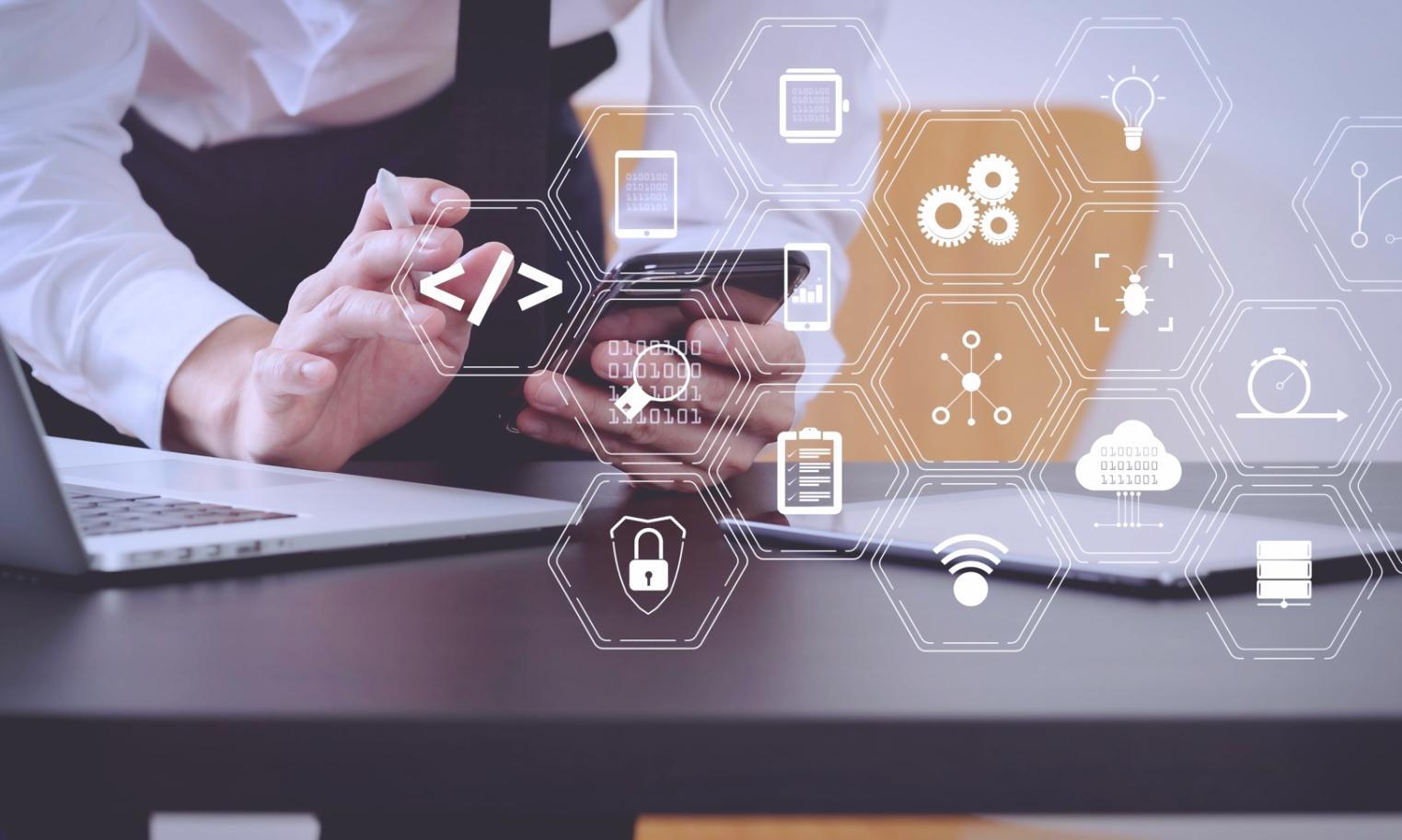 Team di sviluppo AR/VR al lavoro su progetti cross-platform