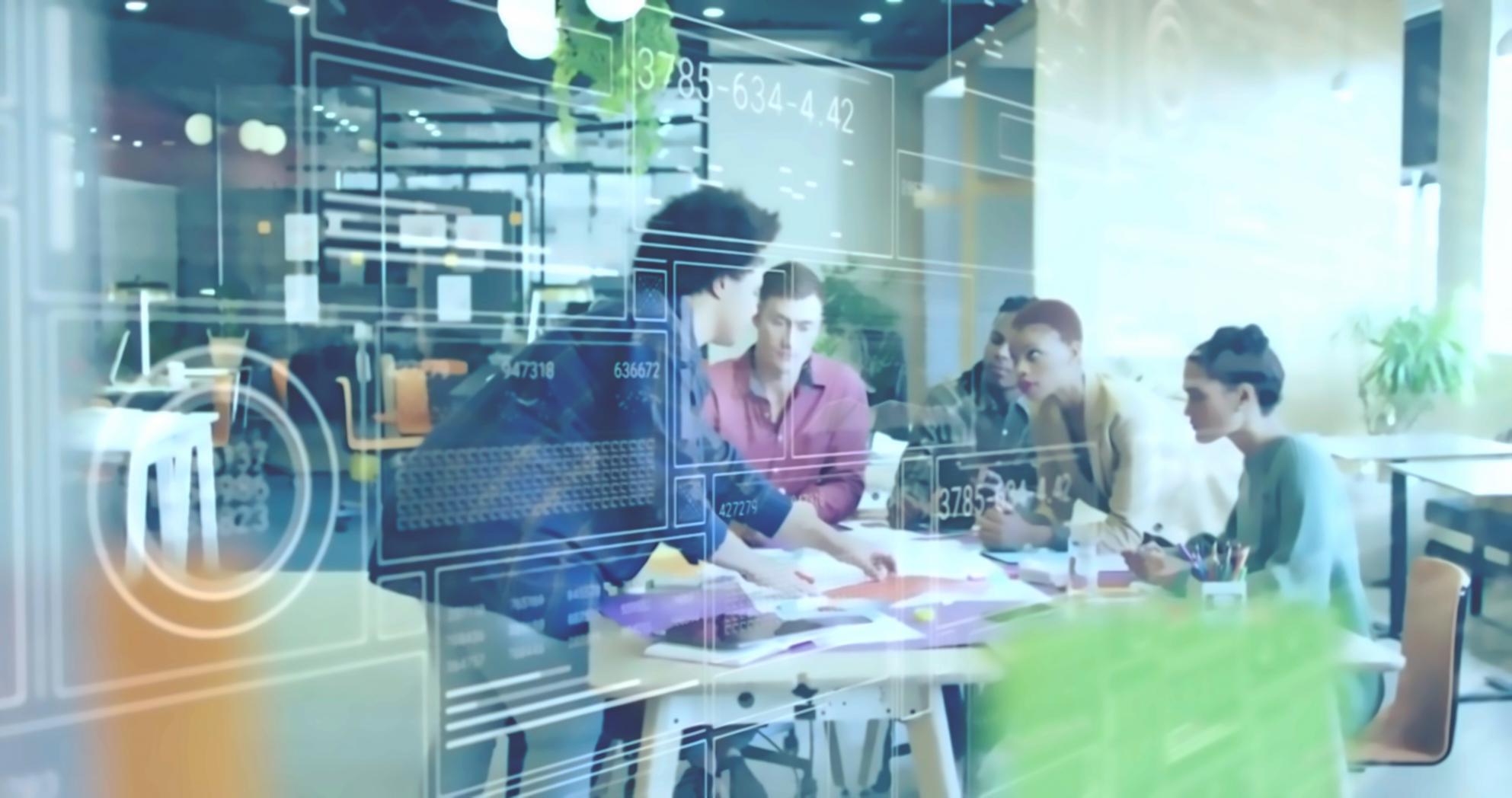 Ambiente VR simulato di macchinario industriale con pannelli interattivi