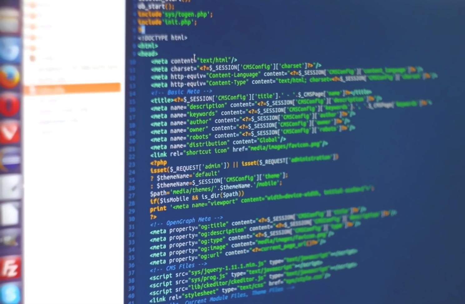 Setup di sviluppo con visore VR e workstation